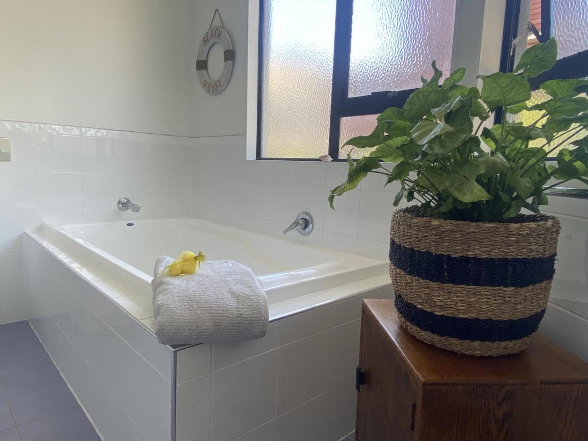 Superb Beachside Location, Private And Tranquil Apartment Mount Maunganui Luaran gambar