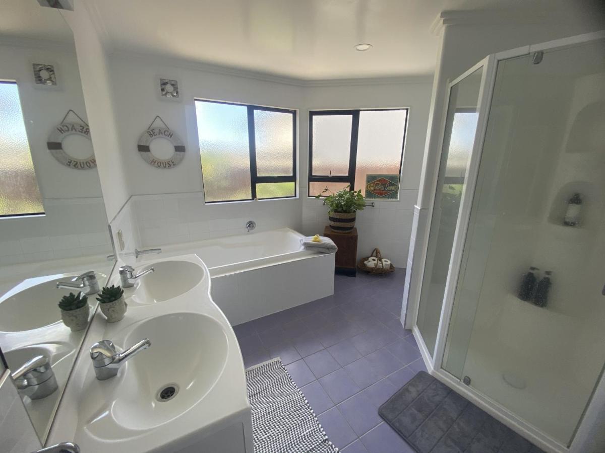 Superb Beachside Location, Private And Tranquil Apartment Mount Maunganui Luaran gambar